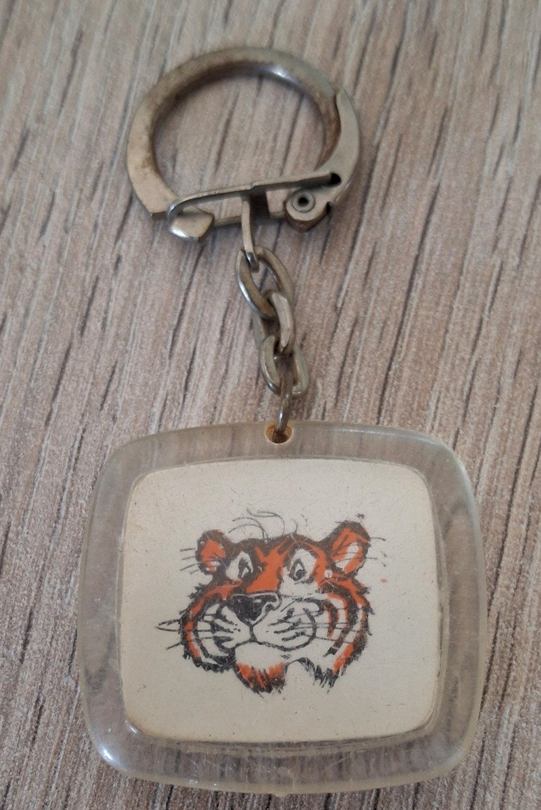 Vintage sleutelhanger Esso 75 jaar in 1966 mascotte tijger, Ophalen of Verzenden, Gebruikt, Transport