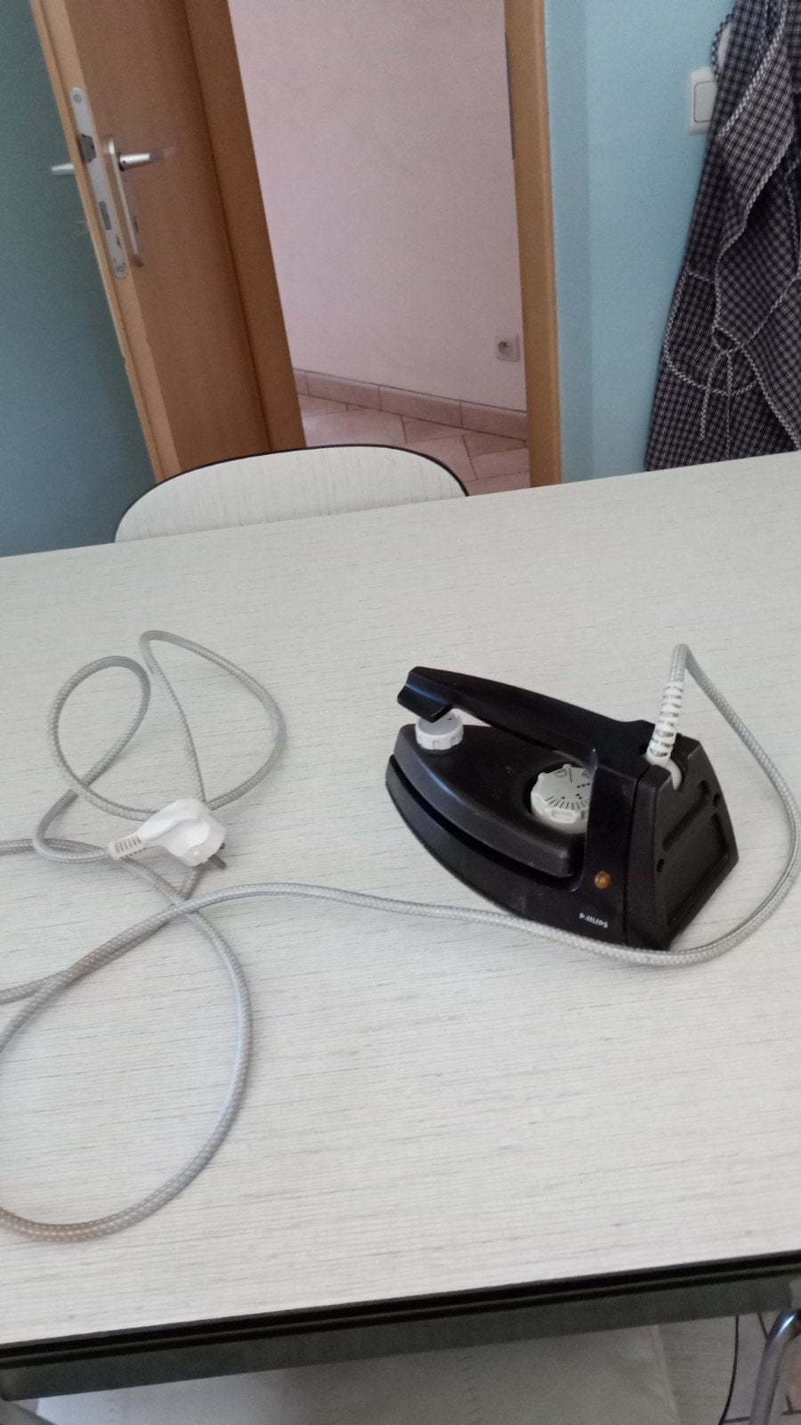 qui fait la collection de fer a repasser av 1 année 80 ma Ph, Electroménager, Enlèvement ou Envoi, Utilisé, Fer à repasser avec cordon