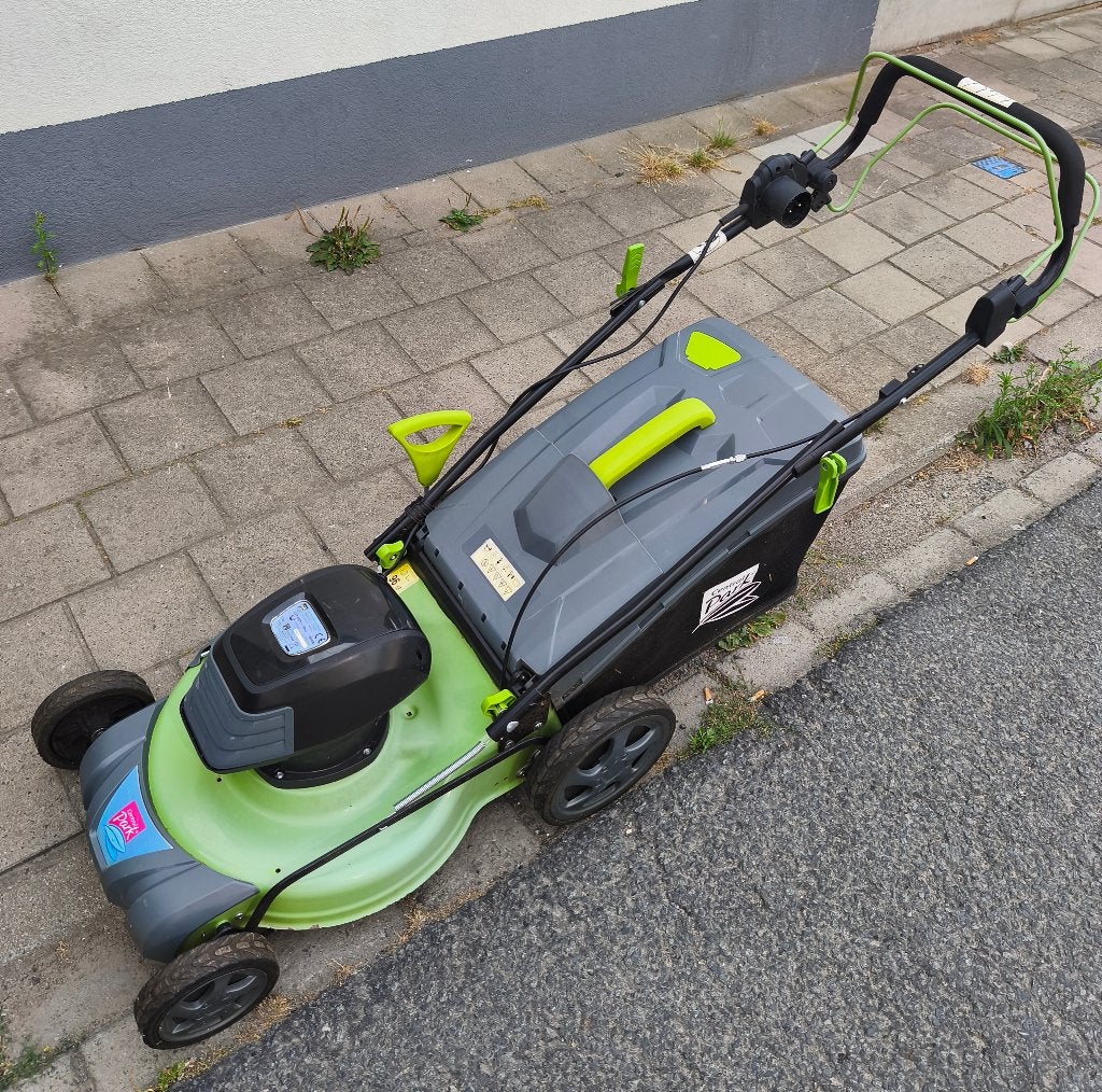 grasmachine elektrisch met kabel!, Elektrische grasmaaier, Zo goed als nieuw, Opvangbak, Ophalen
