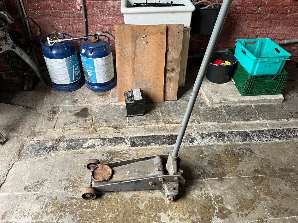Cric 3 tonnes, Enlèvement, Utilisé
