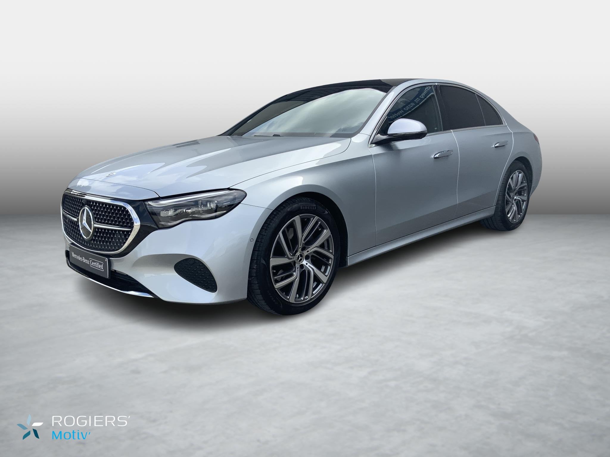 Mercedes-Benz E-klasse 200 Luxury Line, Auto's, Automaat, Gebruikt, Zwart, 4 cilinders