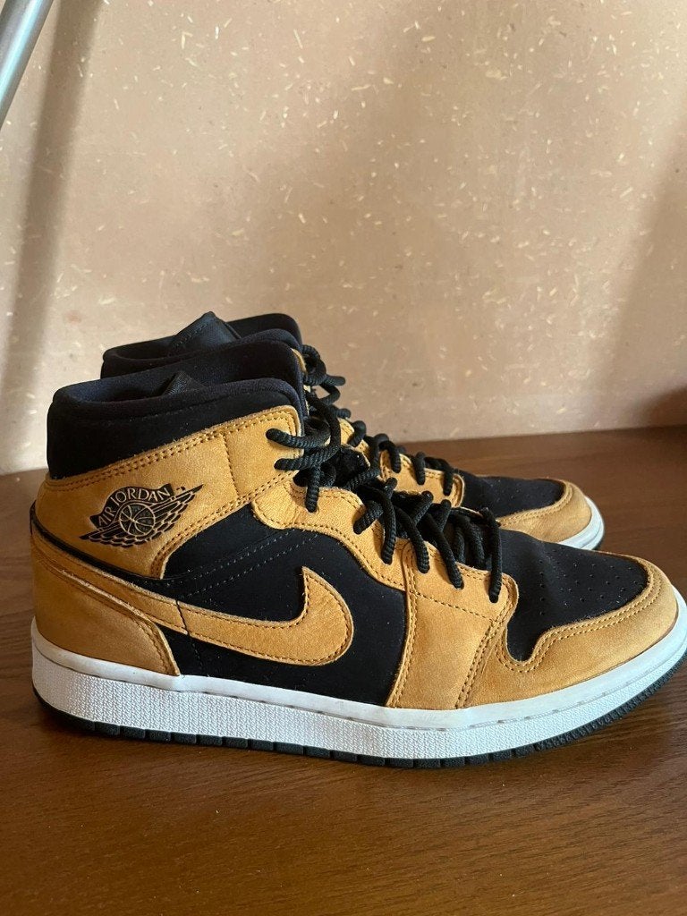 Nike Air Jordan 1 Mid SE Desert Oker, Ophalen, Zo goed als nieuw, Schoenen