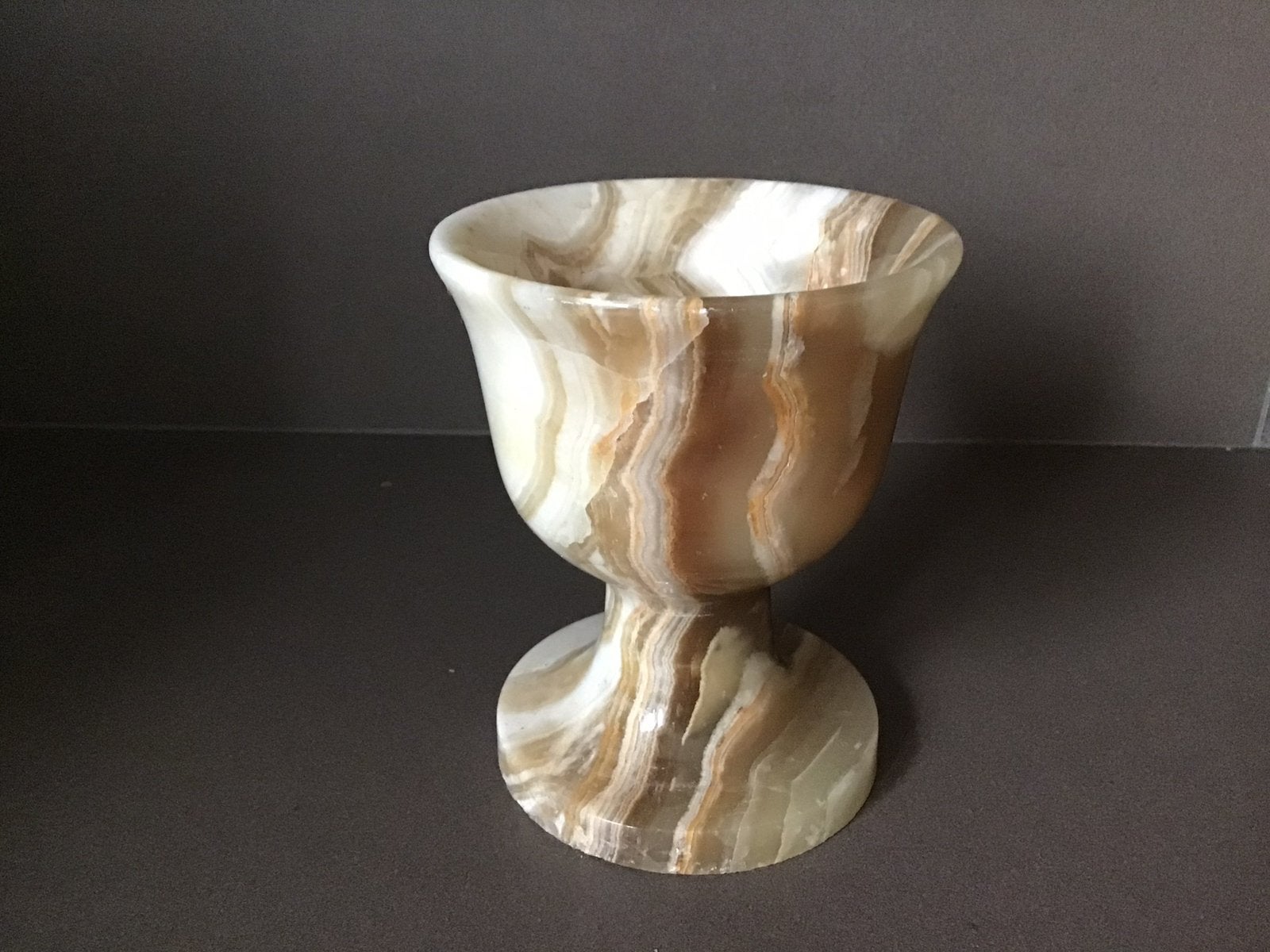 Kelk in natuursteen onyx, Ophalen