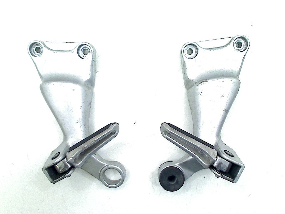 REPOSE-PIEDS SET GSX R 1300 Hayabusa 1999-2007 (GSXR1300), Dhr. S. di Majo, Utilisé, Info@cama-motorparts.nl, P.J. Troelstraweg 8 8
3144 CX  MAASSLUIS, NL