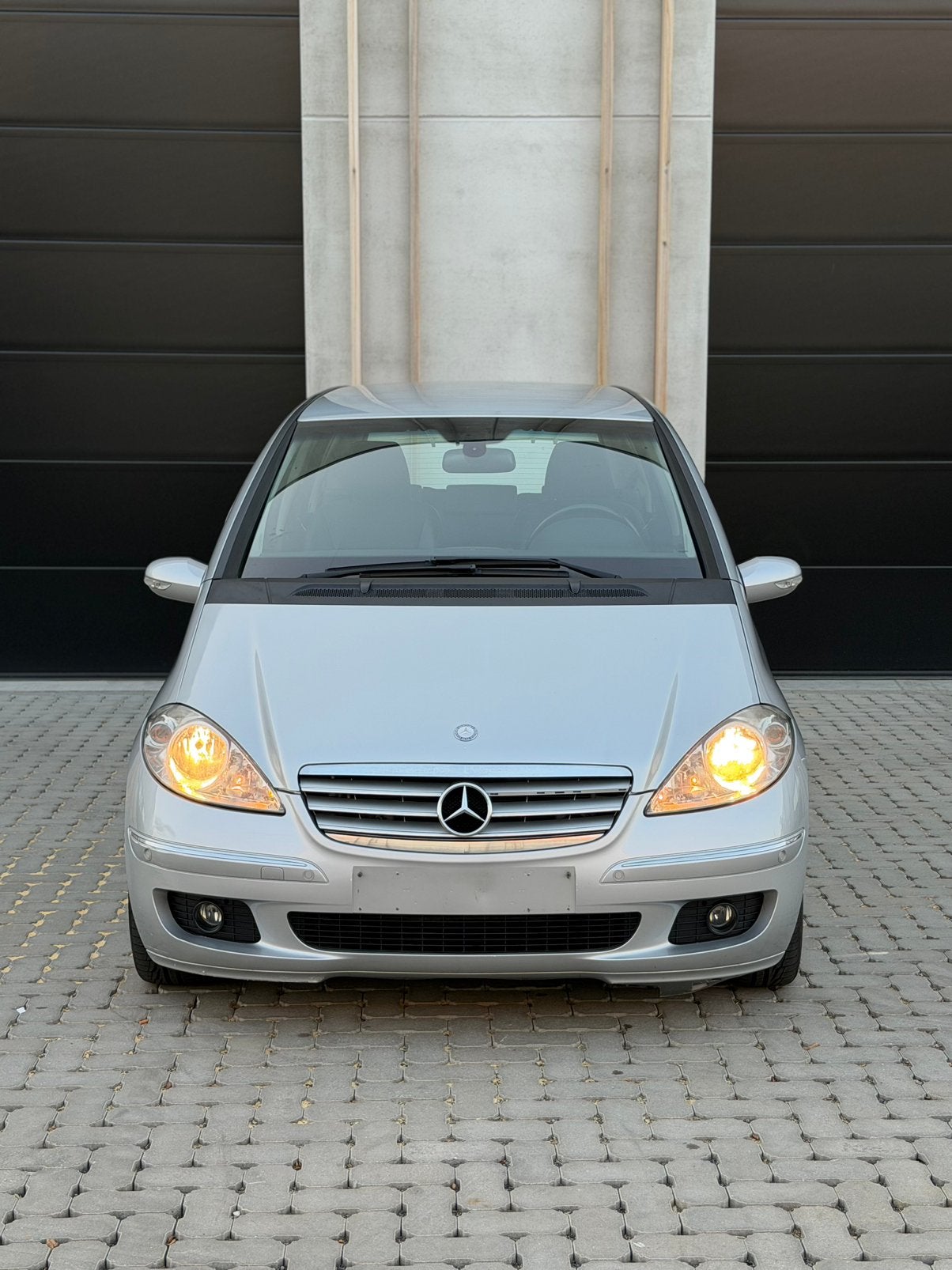 MERCEDES A180CDI/CLIMATISATION/CUIR/CAPTEUR DE STATIONNEMENT, Autos, Cuir, Achat, Noir, 5 portes