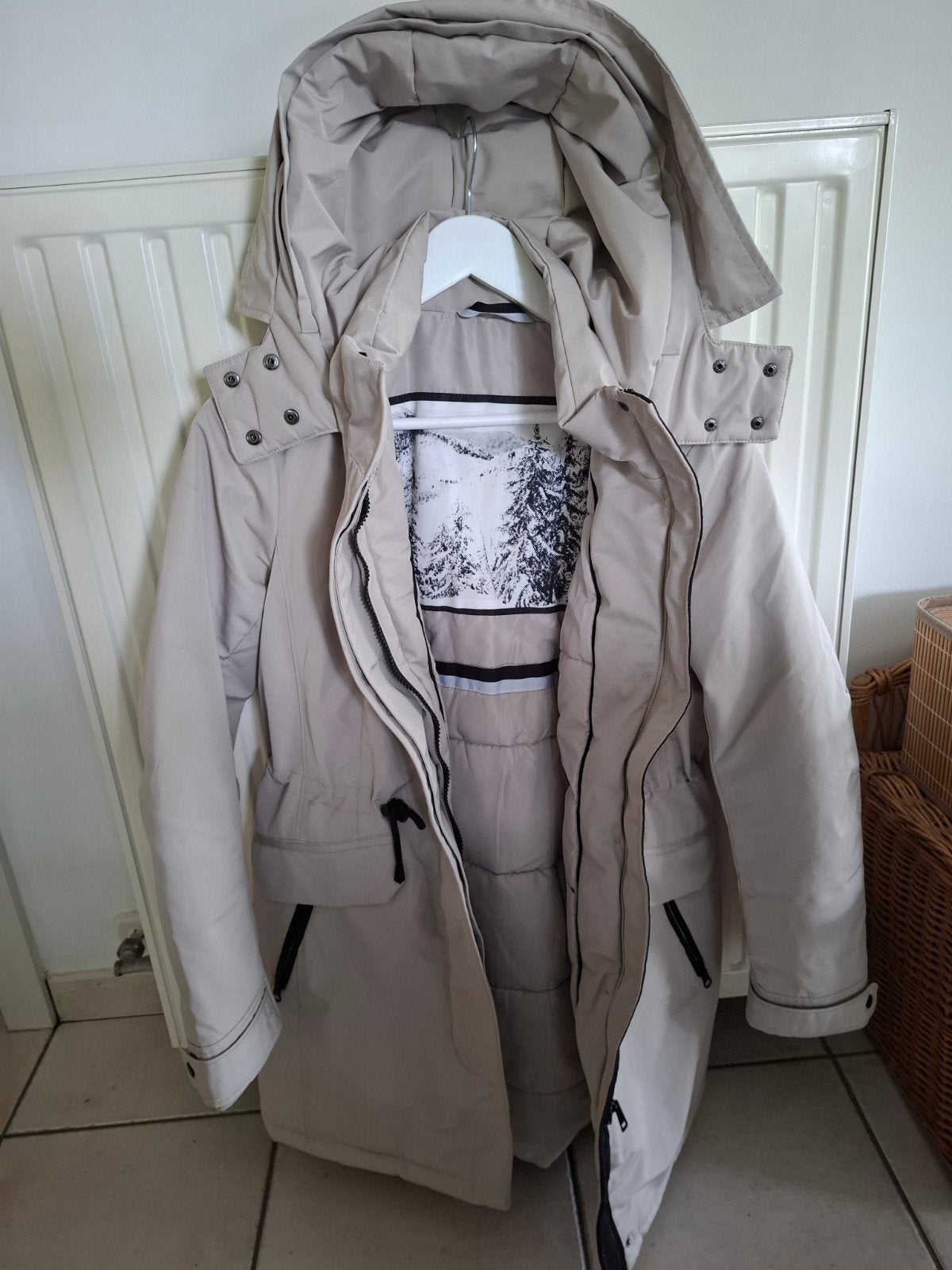 beige dames winterjas ,rits en knopen ,snoer in.lenden die k, Ophalen, Beige, Zo goed als nieuw, Maat 36 (S)