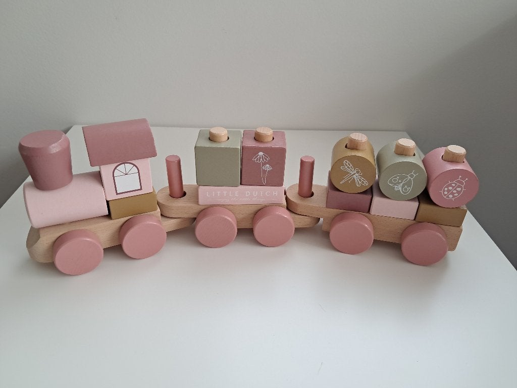 Little Dutch trein - zo goed als nieuw, Kinderen en Baby's, Speelgoed | Houten speelgoed, Ophalen, Zo goed als nieuw, Rij- of Hobbelspeelgoed