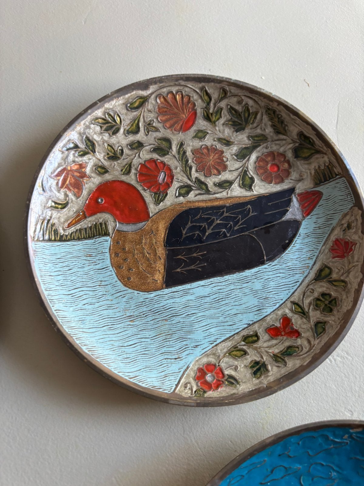 4 assiettes en laiton émaillé, Enlèvement ou Envoi