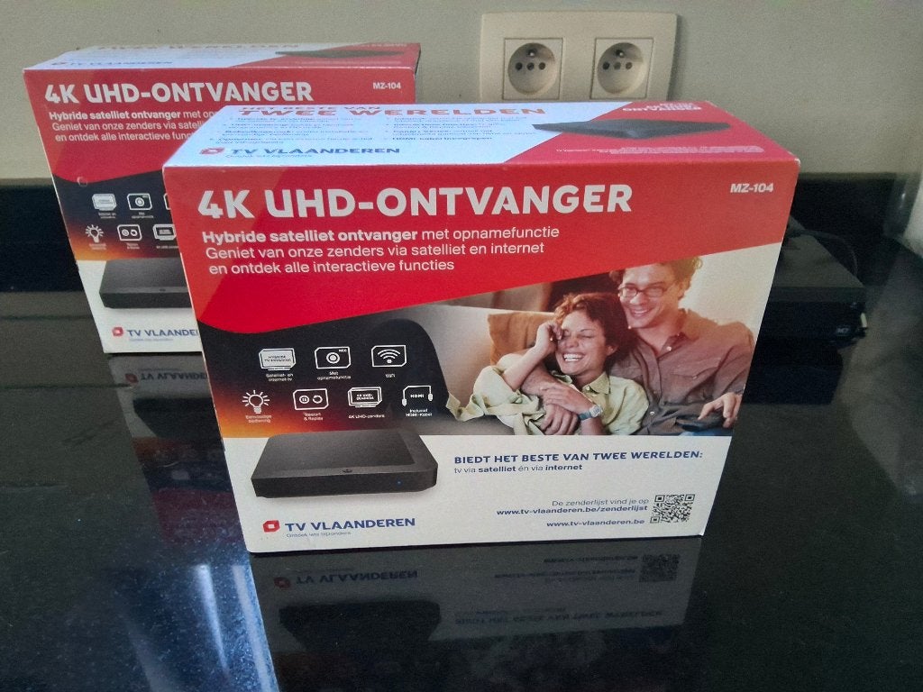 MZ104 uhd satellietontvanger 2 stuks van 2025, TV, Hi-fi & Vidéo, Enlèvement, Comme neuf, Décodeur
