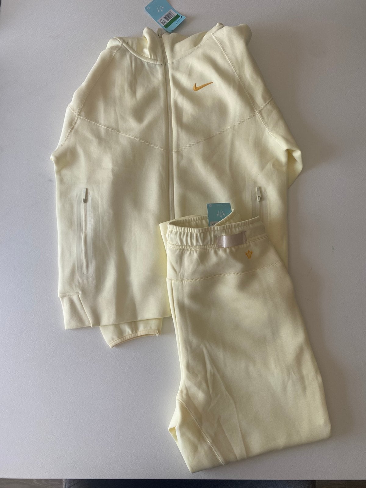 Ensemble nike x nocta, Vêtements | Hommes, Pulls & Vestes, Enlèvement ou Envoi, Neuf, Taille 56/58 (XL), Jaune