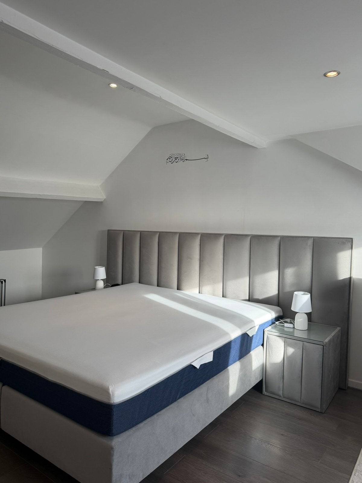 Boxspring complet nouveau, Queen size, Comme neuf, Brun, Enlèvement