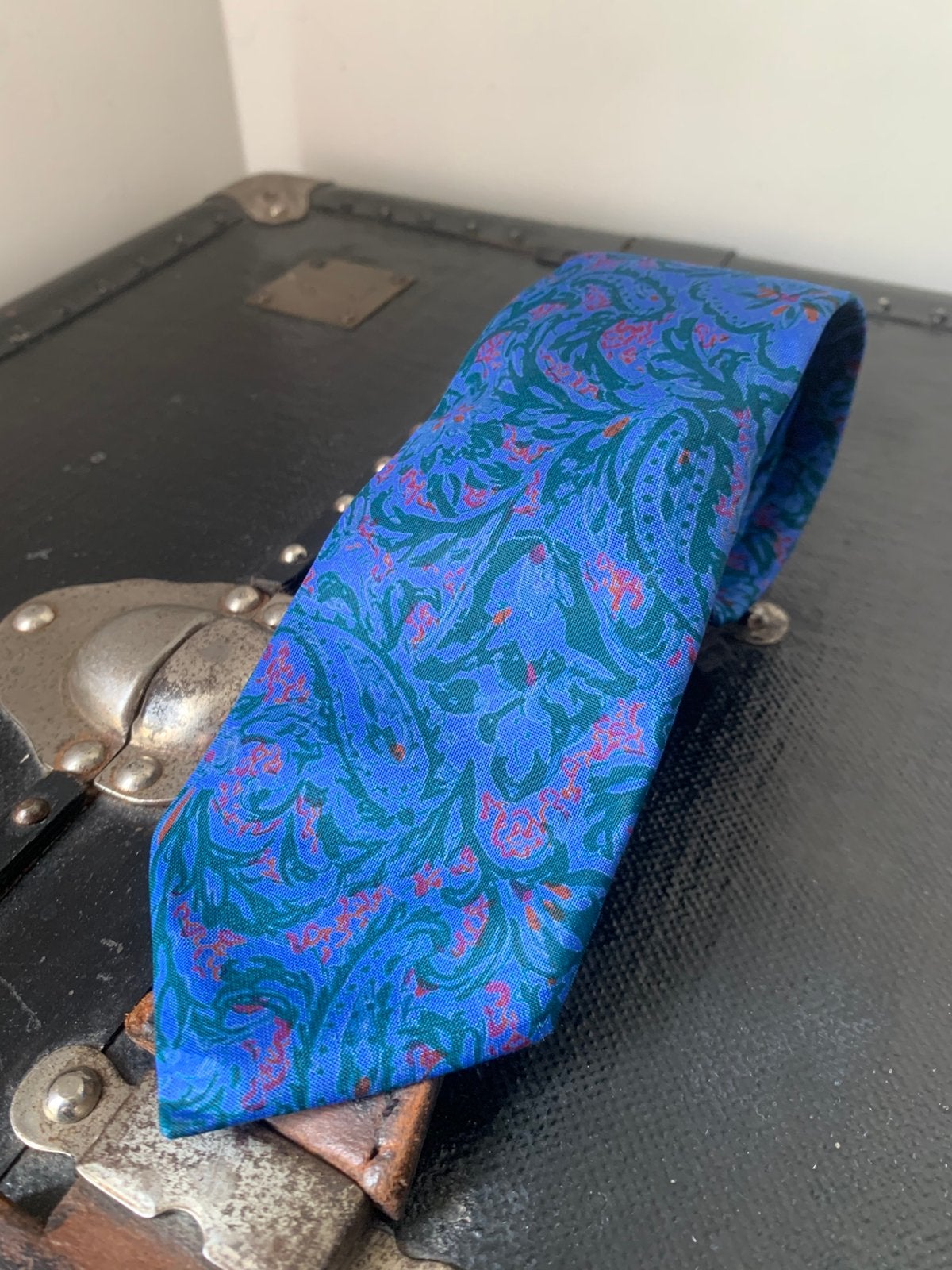 Cravate vintage en soie thaïlandaise Motif floral paisley, Vêtements | Hommes, Cravates, Enlèvement ou Envoi, Porté, Bleu, À motif