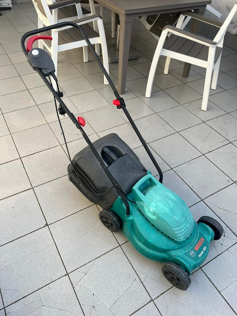 Grasmaaier bosch rotak 320, Tuin en Terras, Grasmaaiers, Ophalen, Zo goed als nieuw