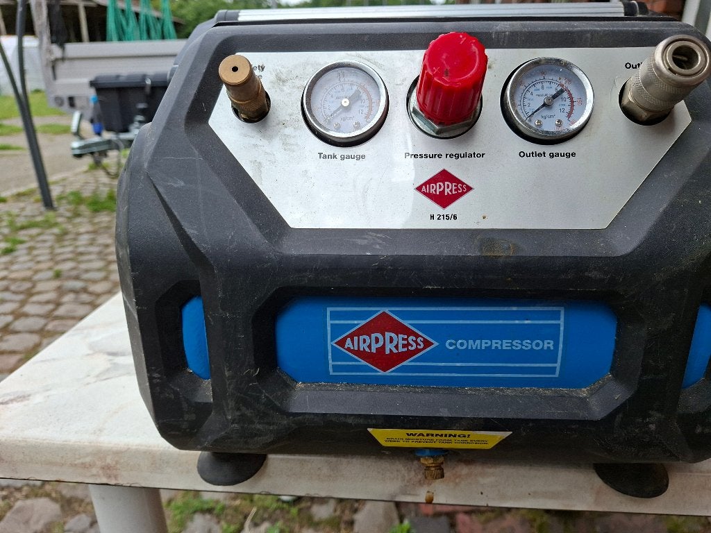 Kleine luchtcompressor, Doe-het-zelf en Bouw, Compressors, Ophalen, Gebruikt, 6 tot 10 bar, Minder dan 200 liter/min