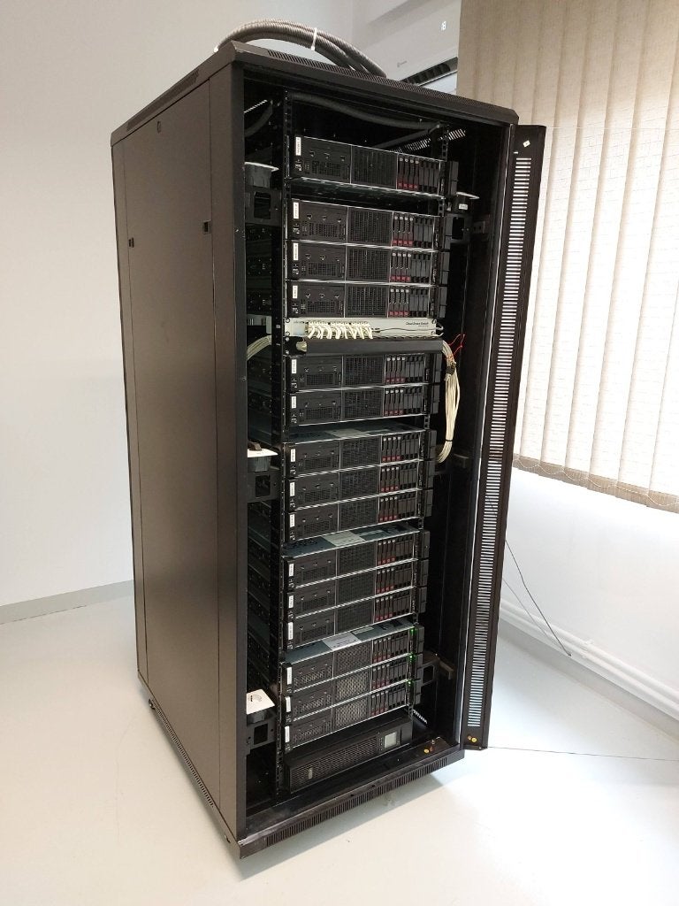 Serverkast/ Rackkast, Computers en Software, Servers, Ophalen, Zo goed als nieuw