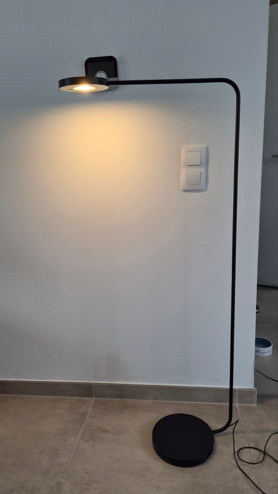 Lampe sur pied LED Ikea Yperlig comme neuf, Maison & Meubles, Enlèvement, Comme neuf, Modern, 100 à 150 cm