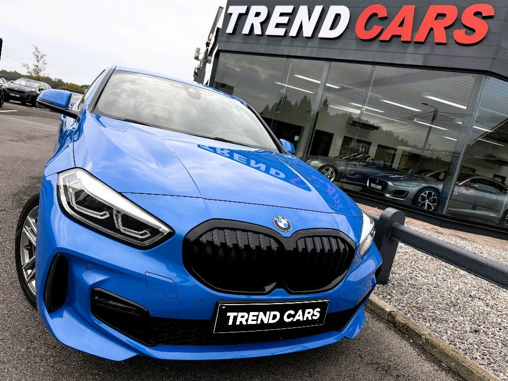 BMW 118i PACK M SPORT SHADOW LINE FEU LED CARPLAY LED AMB, Voorwielaandrijving, Dealer onderhouden, 1 Reeks, Blauw