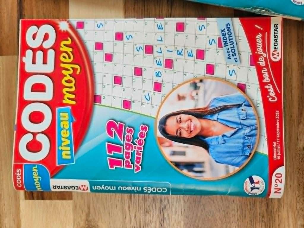 Deux livres de mots croisés codés, Een of twee spelers, Ophalen, Nieuw, Megastar