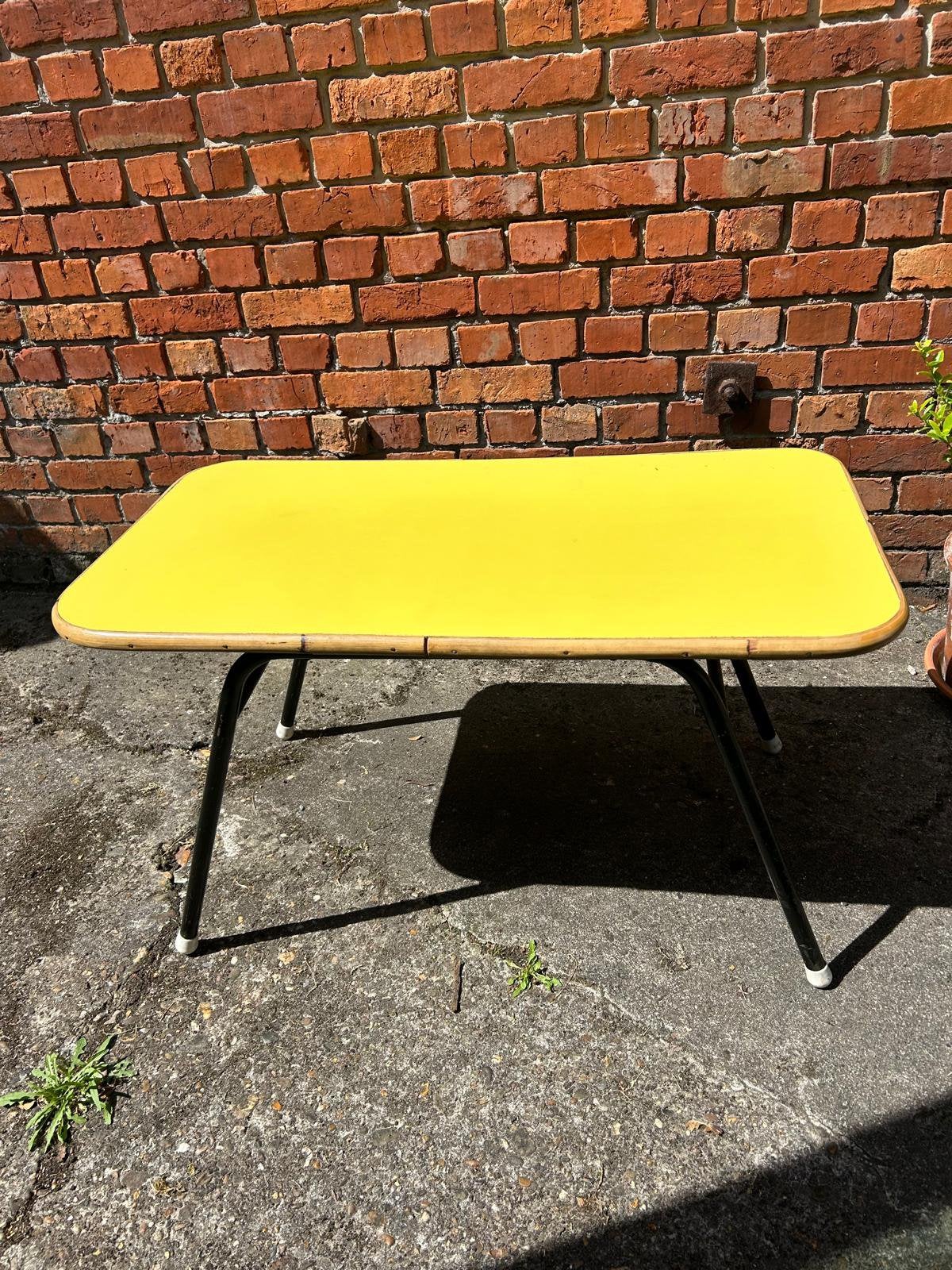 Kanariegeel vintage bamboo salontafel, Ophalen, Zo goed als nieuw