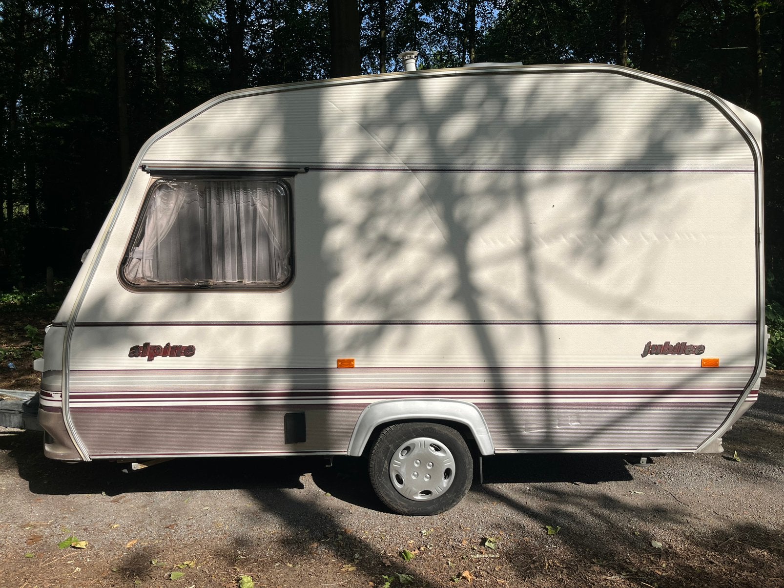 Spirit Alpine Jubilee caravan, Caravanes & Camping, Caravanes, Particulier, jusqu'à 3, 750 - 1000 kg, Petit siège, Sprite, 4 à 5 mètres