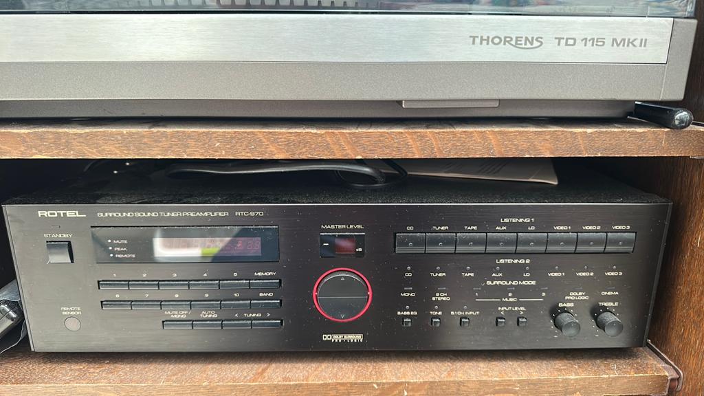 Rotel RTC 970 pre amplifier, Audio, Tv en Foto, Tuners, Ophalen of Verzenden, Zo goed als nieuw