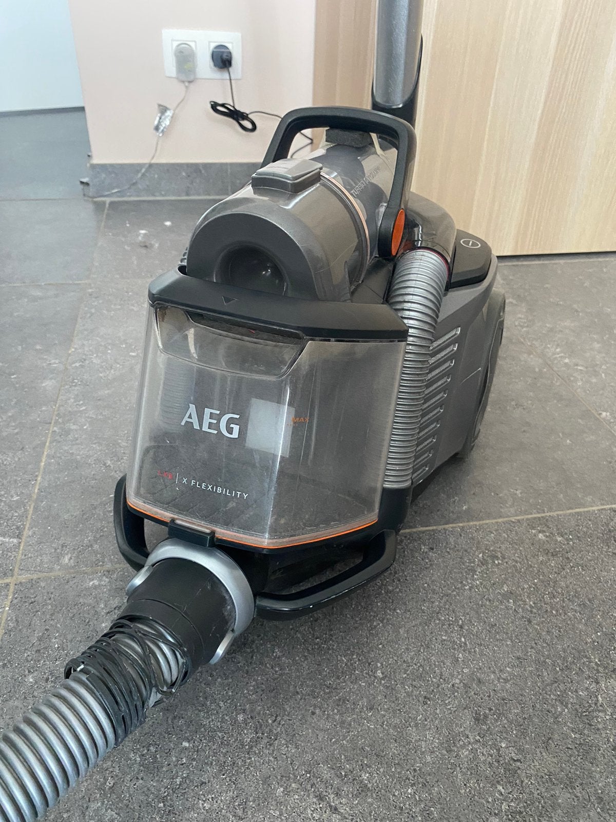 AEG stofzuiger, Elektronische apparatuur, Stofzuigers, Ophalen, Zo goed als nieuw, Steelstofzuiger, AEG