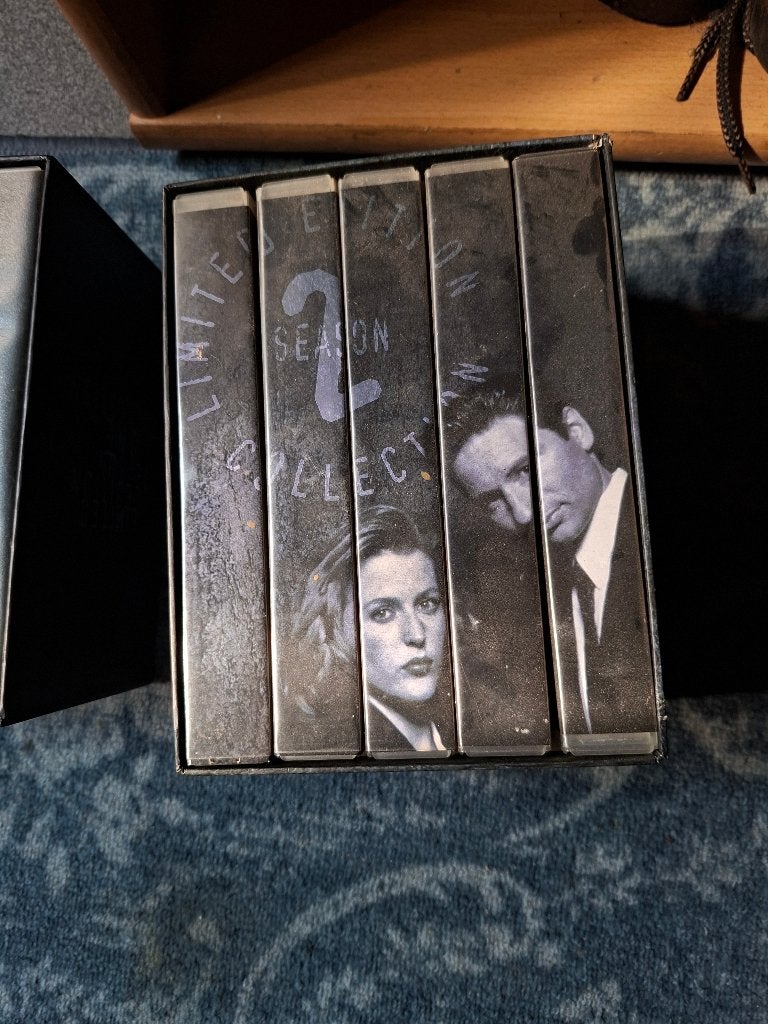 vhs - the x-files - ltd season 2 - 5 vhs box, Cd's en Dvd's, VHS | Documentaire, Tv en Muziek, Engels, Boxset, Ophalen of Verzenden