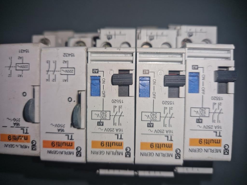Enkel en tweetalige drukknop relais, Elektronische apparatuur, Ophalen