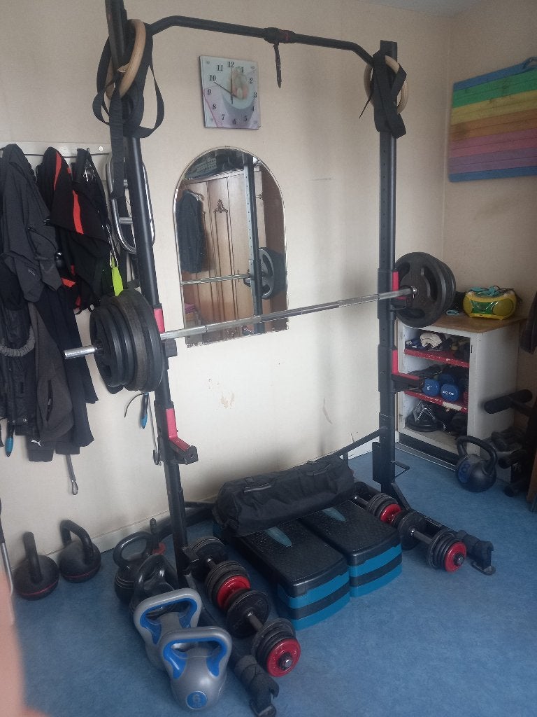 Rack + barre et poids (70 kg), Sport en Fitness, Fitnessmaterialen, Ophalen, Zo goed als nieuw