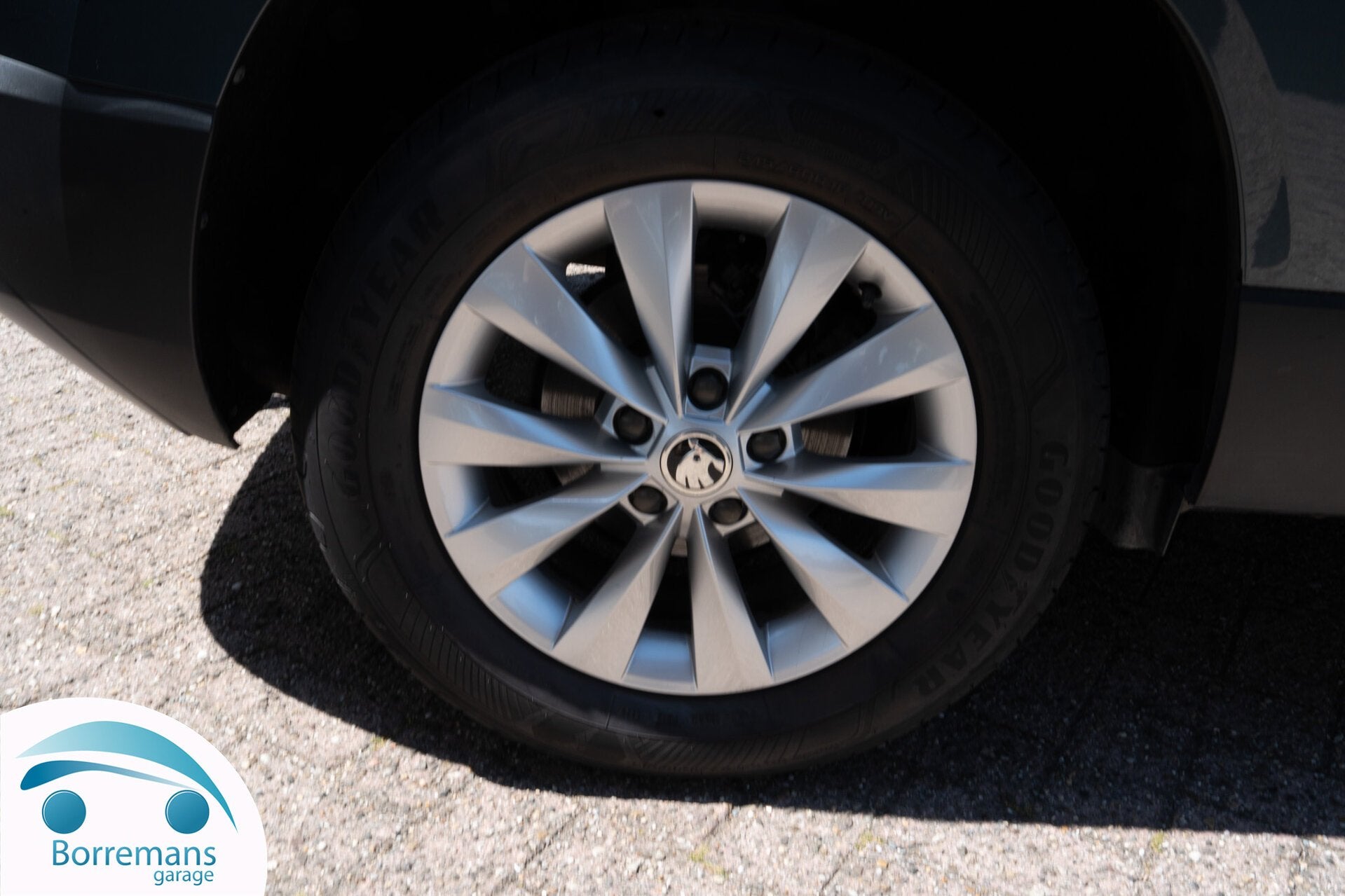 Skoda Karoq | Trekhaak | Camera | CarPlay | Verwarmde zetels, Autos, 0 kg, Argent ou Gris, Achat, Euro 6