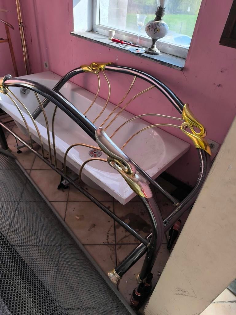 Lit deux personnes très propre matelas propre et sommiers et, Maison & Meubles, Chambre à coucher | Lits, Enlèvement ou Envoi