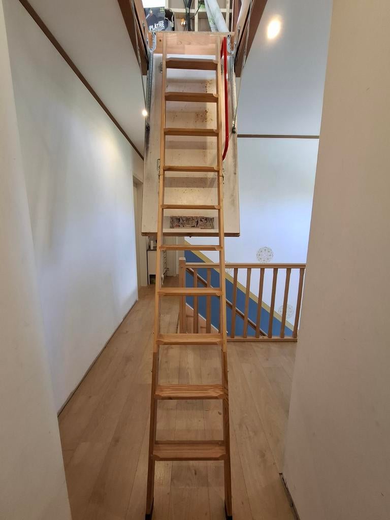 Escalier escamotable FAKRO, 2 à 4 mètres, Pliable ou rétractable/escamotable, Comme neuf, Échelle