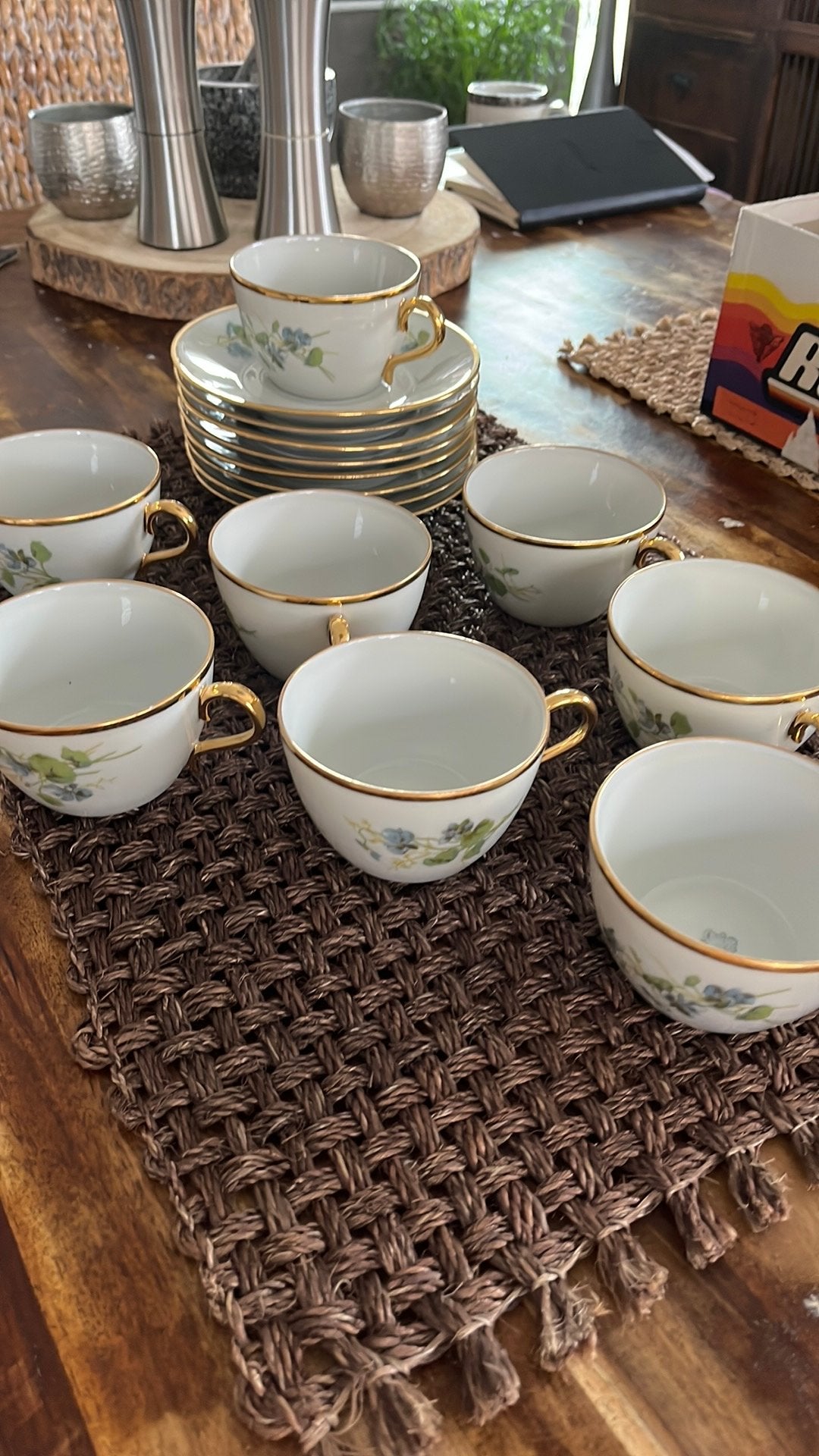 Tasses a cafe Demeuldre, Enlèvement