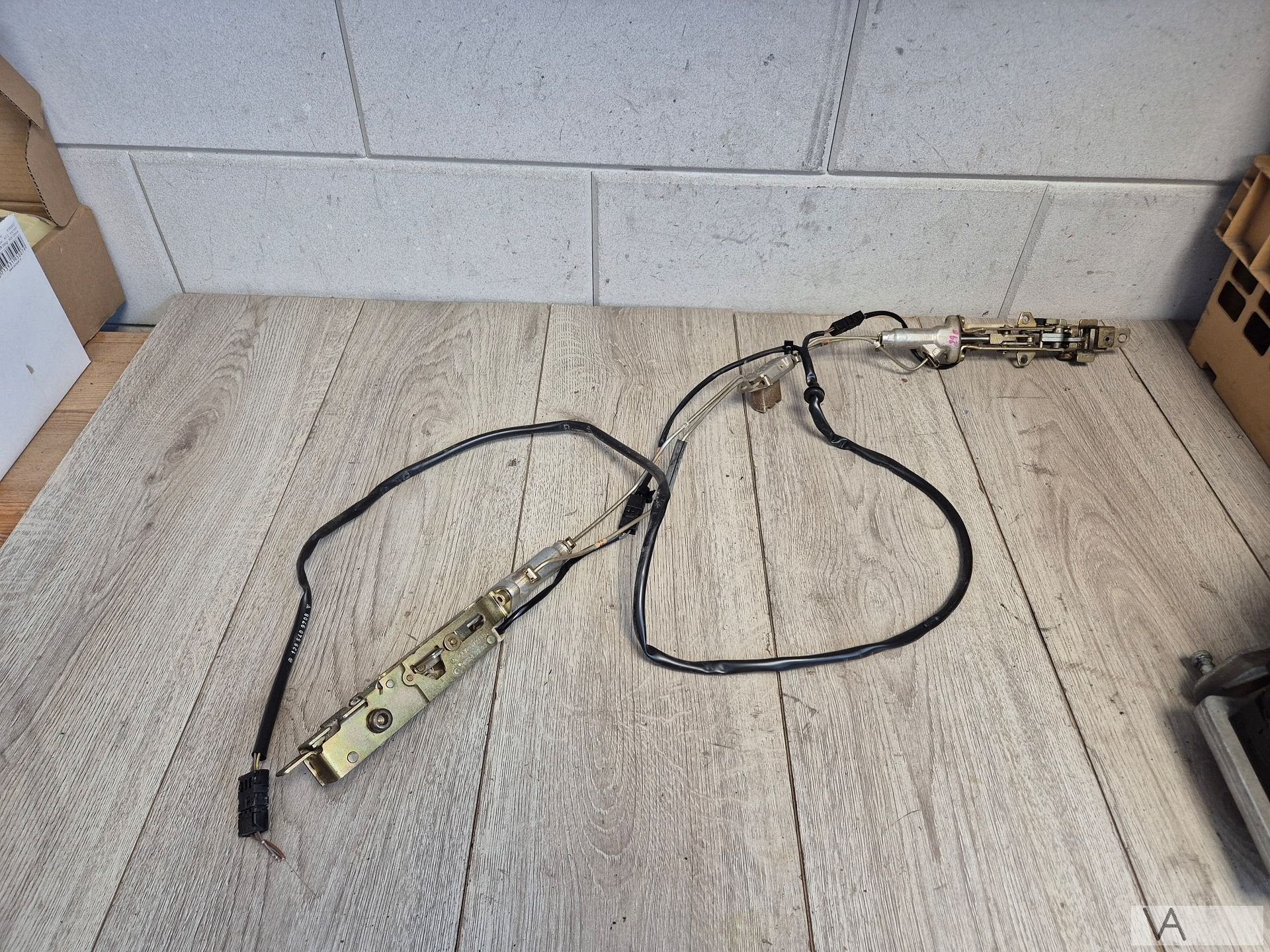 Cabriodak vergrendeling boven de ruit Mercedes SL R129 €150, Auto-onderdelen, Carrosserie, Mercedes-Benz, Gebruikt, Ophalen of Verzenden