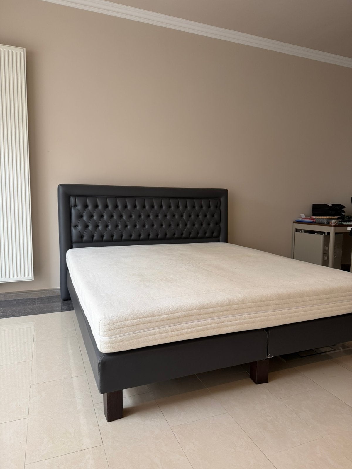 Lit double de luxe 180x200 - cuir gris foncé, Gris, Enlèvement, Utilisé, 180 cm