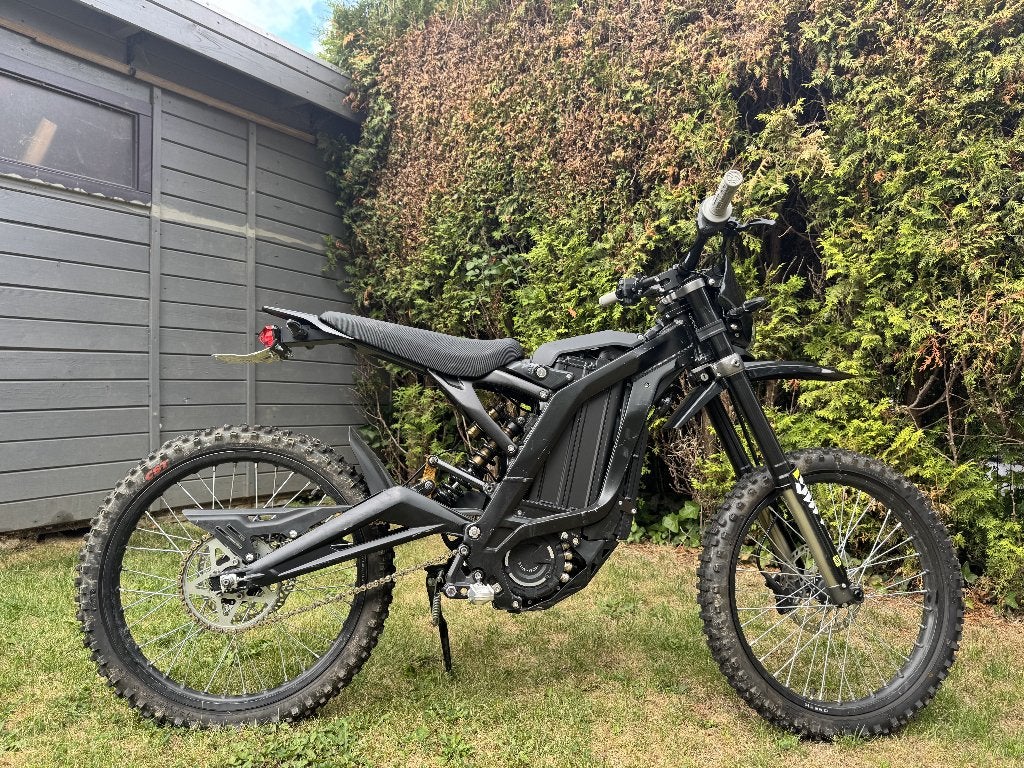 Surron Light Bee 2025 60V 40AH- Straatlegaal - Ingeschreven, Fietsen en Brommers, Brommers | Crossbrommers, Ophalen, Gebruikt