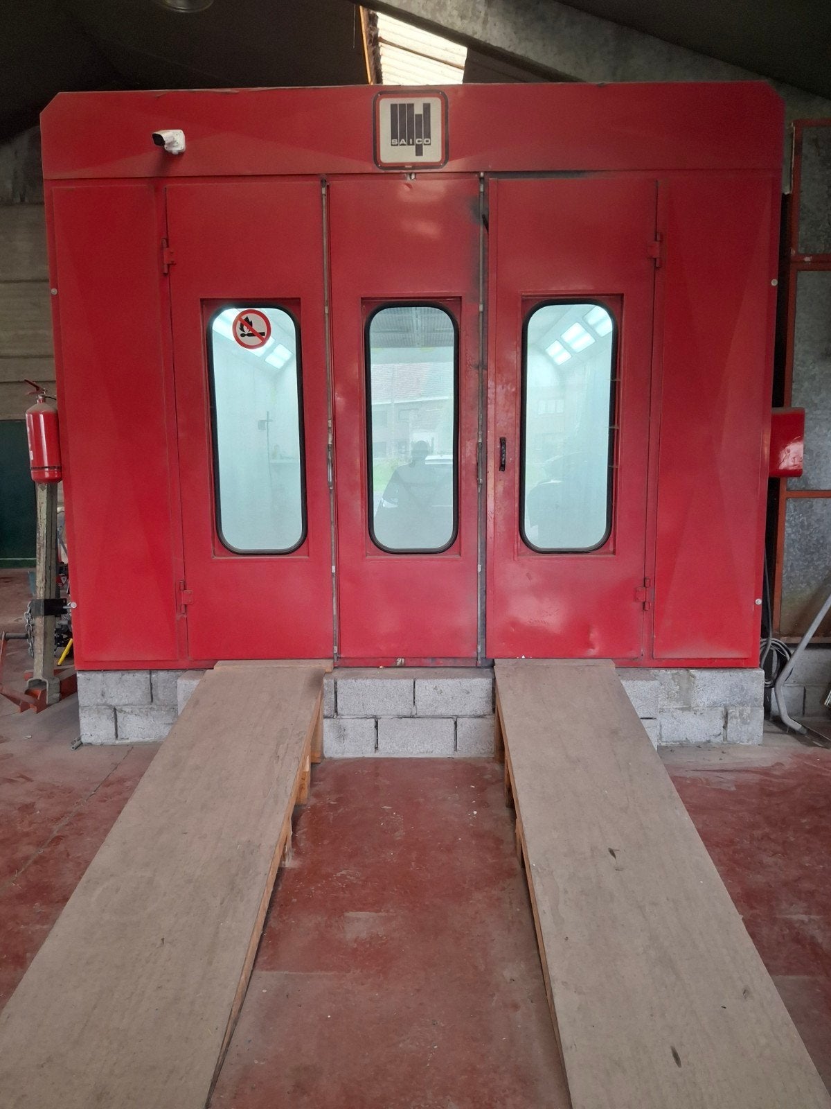 Cabine de peinture Saico, Enlèvement