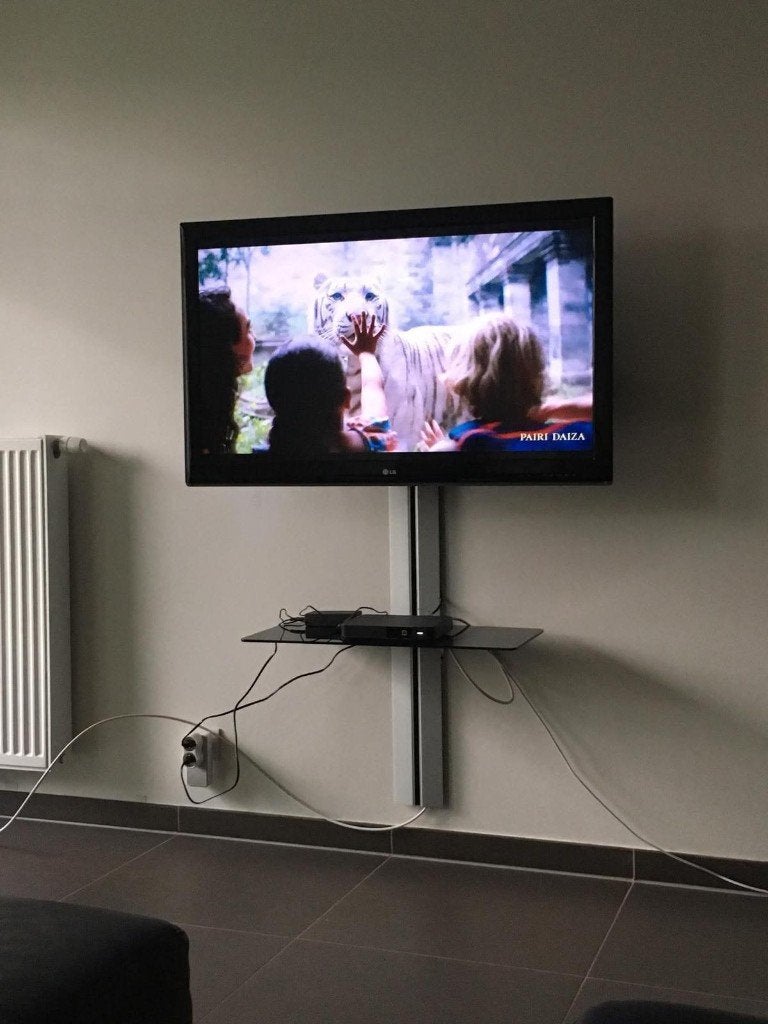 Vogels hangsysteem tv/audio + glasplaat - zwart - aluminium, Huis en Inrichting, Kasten |Televisiemeubels, Ophalen, Zo goed als nieuw