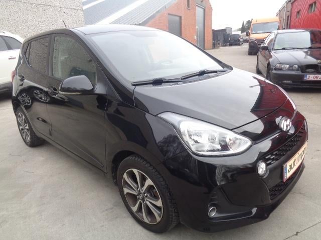 HYUNDAI I10 5P 1000CC BENZINE AUTOMAAT+NAVI EURO6B, Auto's, Stof, 4 cilinders, Zwart, Start-stop-systeem