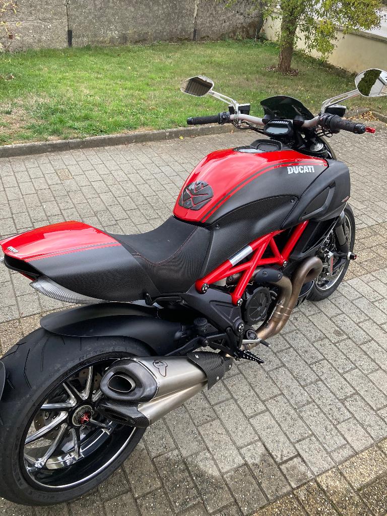 Ducati diavel 1200 carbon Red termignoni, Entreprise, Plus de 35 kW, 2 cylindres, Sport