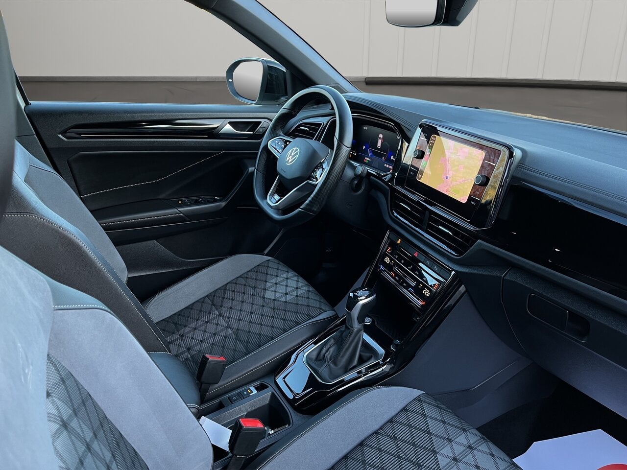 Volkswagen T-Roc R-Line, Autos, Volkswagen, 0 kg, Argent ou Gris, Achat, https://public.car-pass.be/vhr/4e1719aa-6bf3-418c-a390-6634ea3c553b