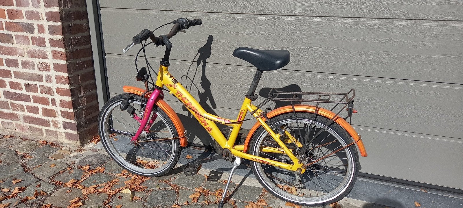 meisjesfiets geel/oranje, Ophalen