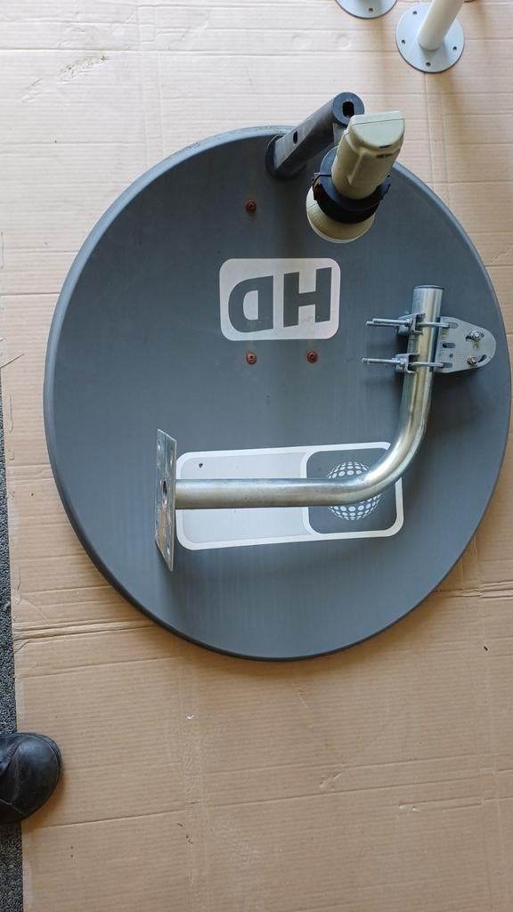 Satelliet antenne 70x60cm met voet, Audio, Tv en Foto, Ophalen