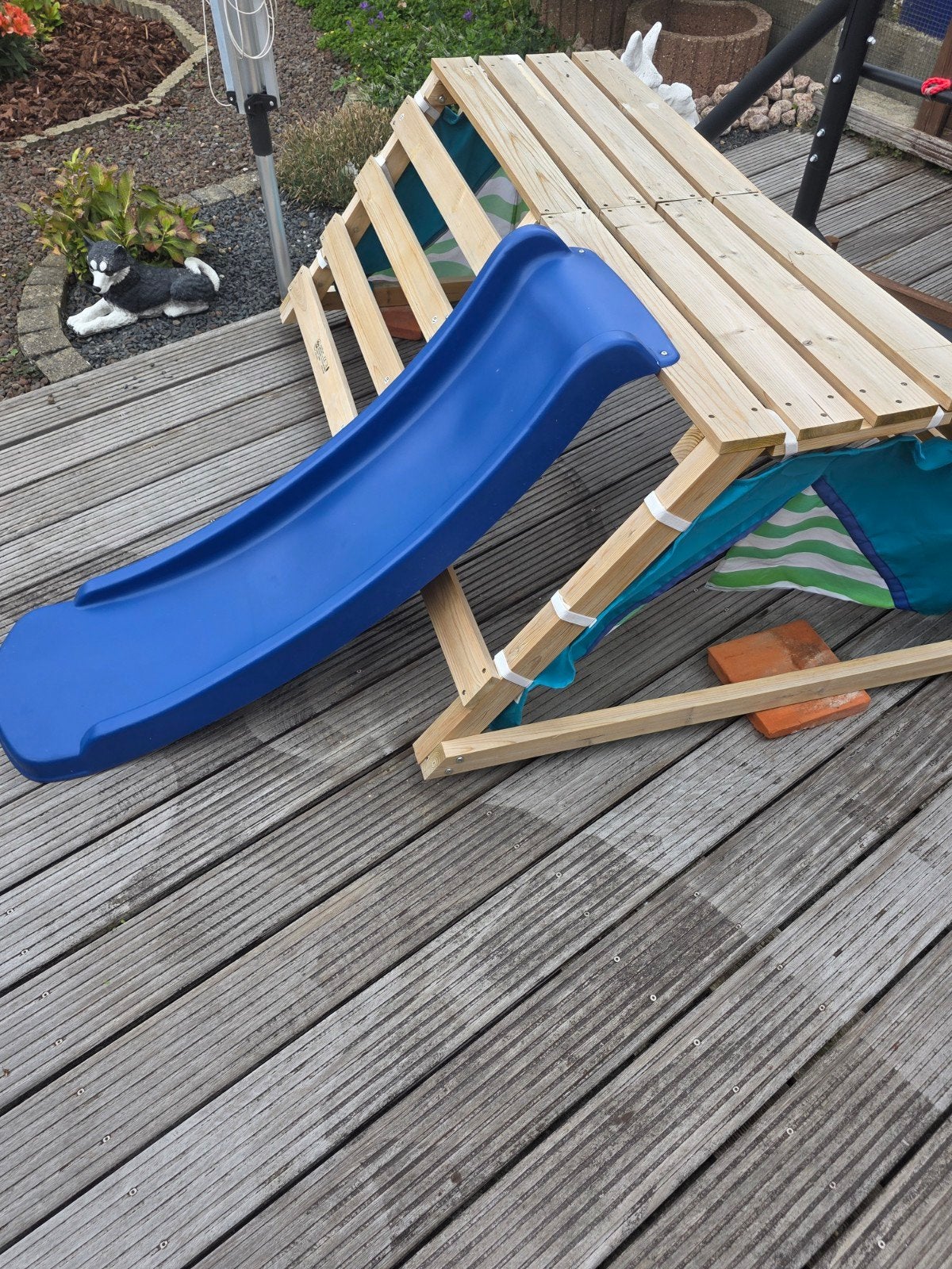 kinder speeltuig met glijbaan, Enfants & Bébés, Jouets | Extérieur | Aires de jeux, Enlèvement, Comme neuf, Toboggan
