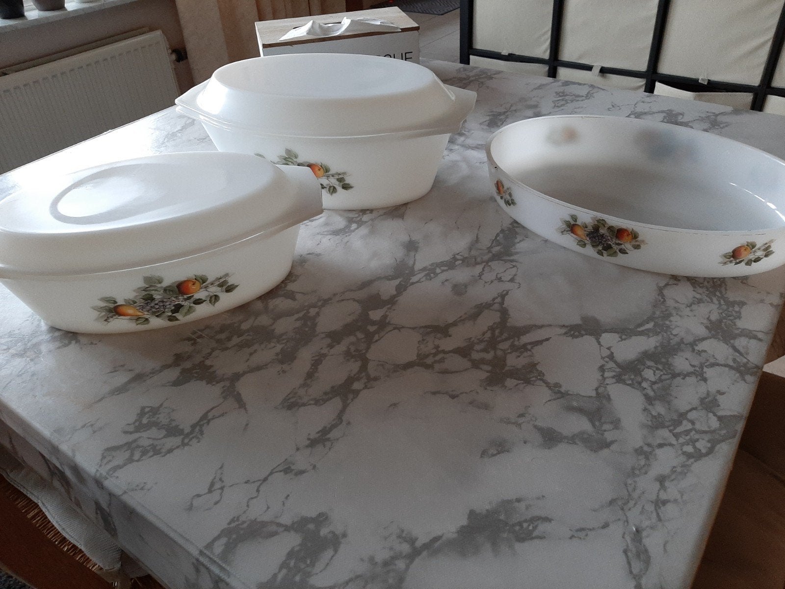 3 plats à four arcopal dont 2 avec couvercles, Enlèvement