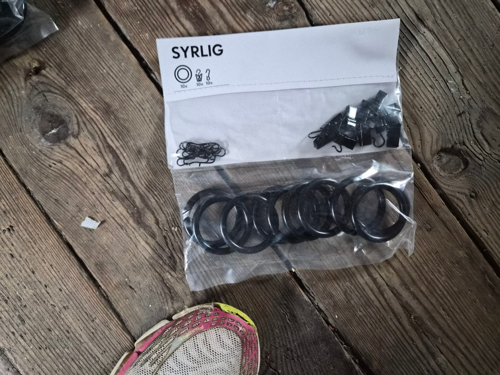 Lot IKEA SYRLIG noir 
5 kits IKEA SYRLIG pour rideaux, IKEA, Enlèvement, Noir