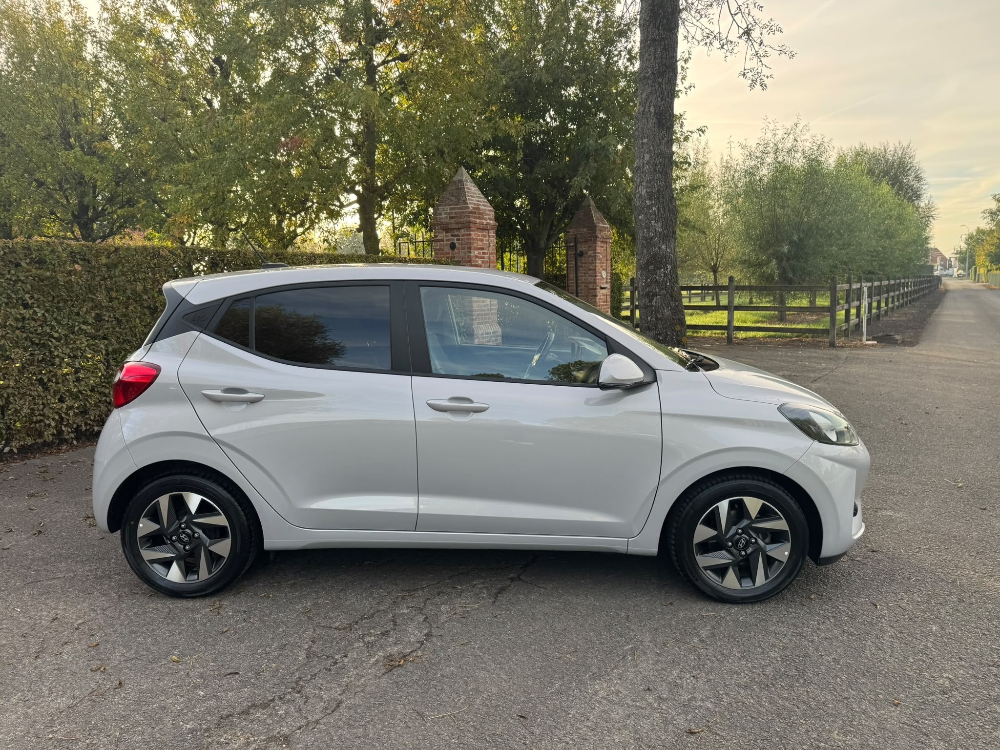 Hyundai i10 1.0 LIMITED EDITION 63 M5 (bj 2025), Auto's, Voorwielaandrijving, Stof, Gebruikt, 46 kW
