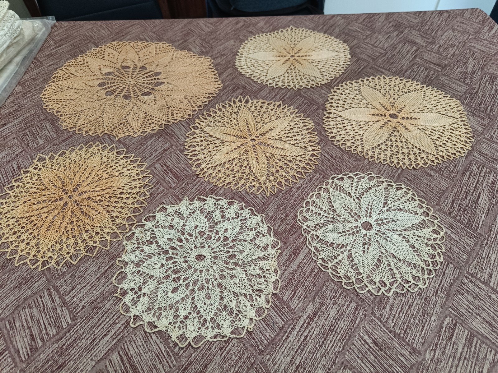 6 doekjes kunstbrijwerk grootste 28 kleinste 15, Ophalen