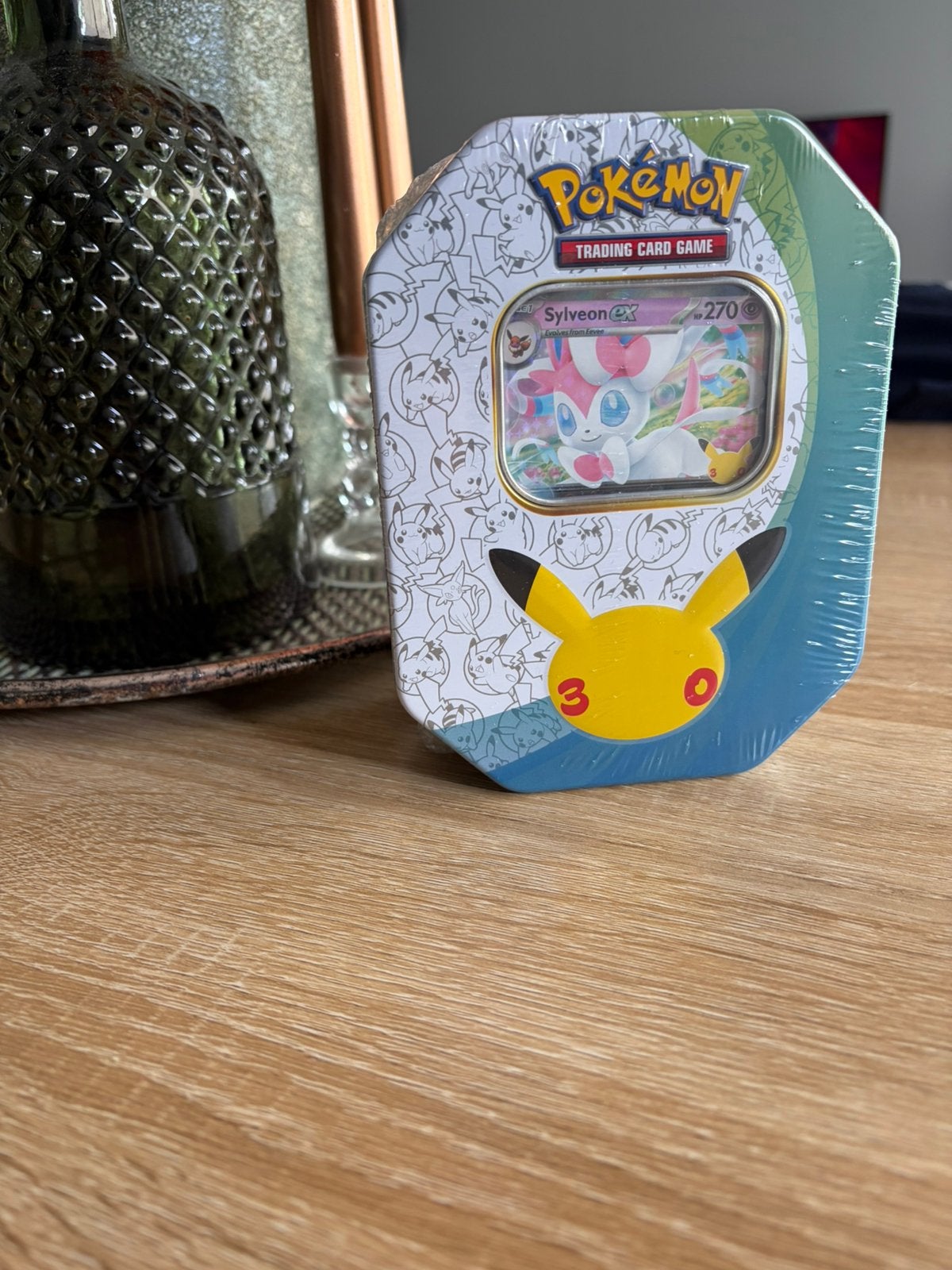 30th celebration sylveon tin box, Ophalen of Verzenden, Zo goed als nieuw, Booster