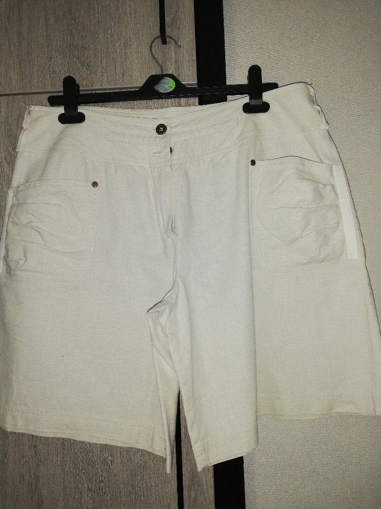 Damesshort maat 46, Kleding | Dames, Broeken en Pantalons, Kort, Beige, Maat 46/48 (XL) of groter, Ophalen of Verzenden